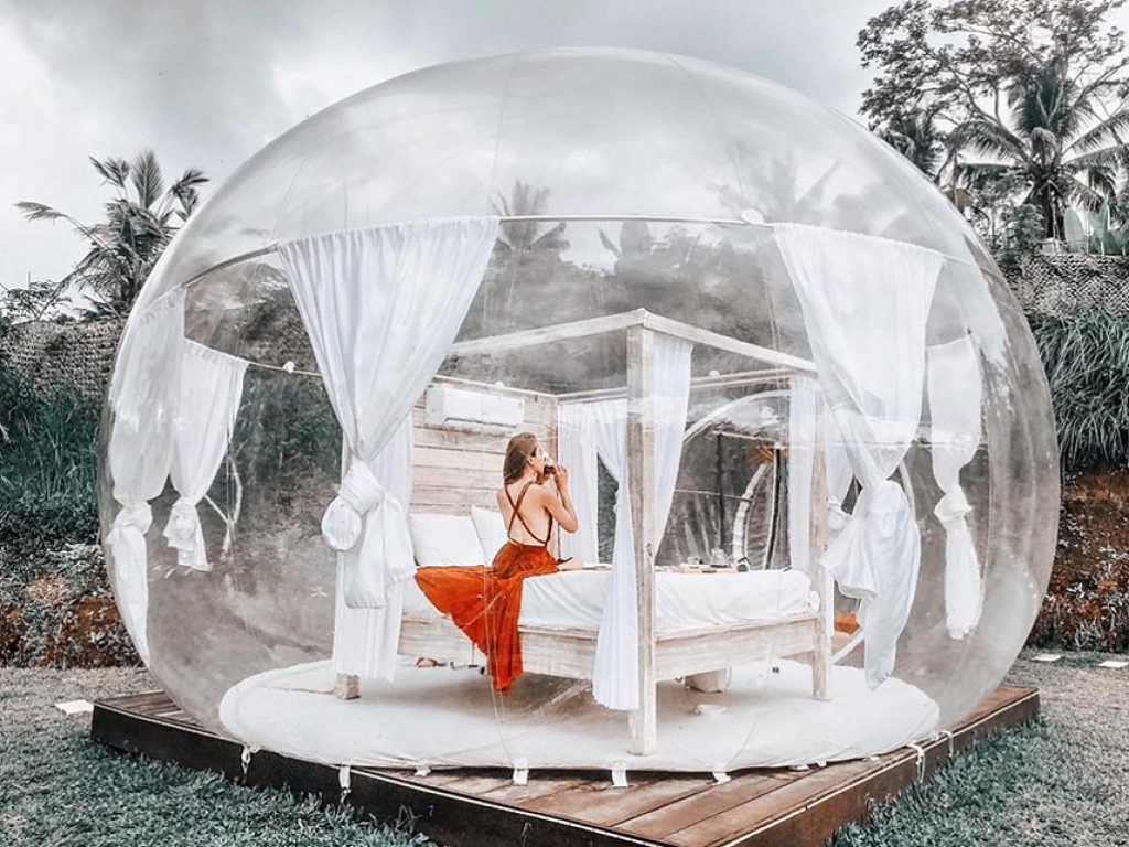 Bubble hotel. Attrap’reves Montagnac Франция. Attrap’reves Montagnac Франция, Альпы верхнего Прованса. Бабл хотел Бали. Отель пузырь.